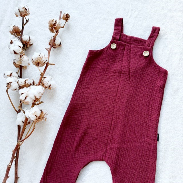 Kind Sommer Muselino Trägershorts bordeaux