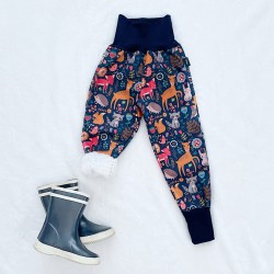 Kinder Winter gefütterte Softshell-Hosen mit Tiermotiv und dunkelblauem Bund